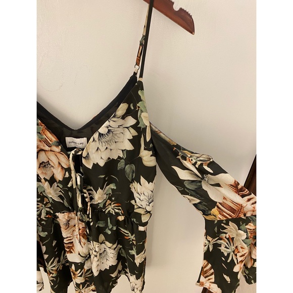 Floral long sleeve romper🌸 - Picture 2 of 5